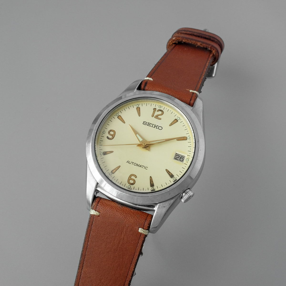 Vintage Seiko 7002-8000 Automatic Winding Black Dial Date Arabia 