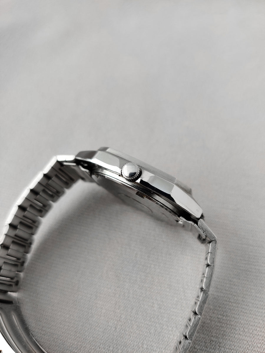 Seiko Silverwave 8221-5000 from 1981 – Paleh